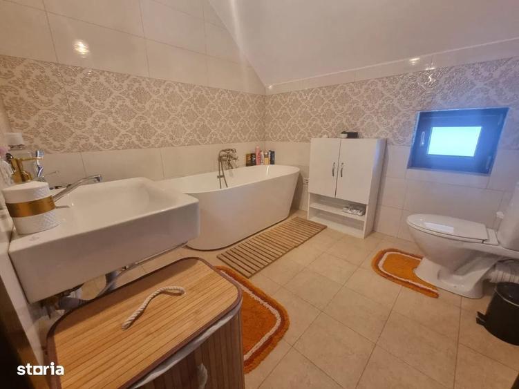 Casă cu 4 camere în Moara
