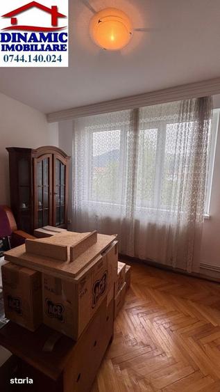 Apartament cu 3 camere semidecomandat în Nord