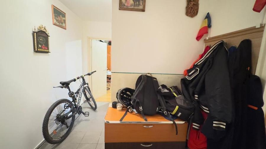 Apartament cu 3 camere decomandat în Noua