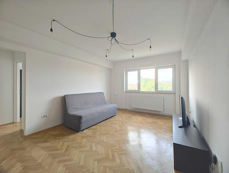 Apartament cu 4 camere semidecomandat în Ultracentral
