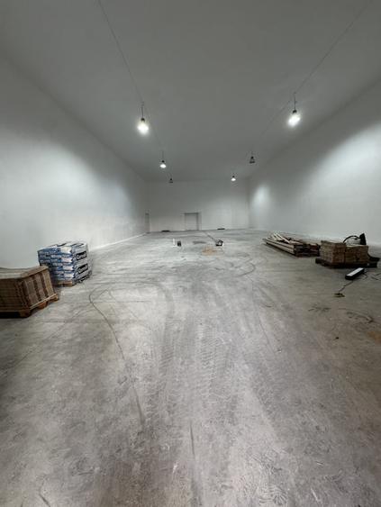 Spațiu comercial, de 420 mp, în Malu Roșu
