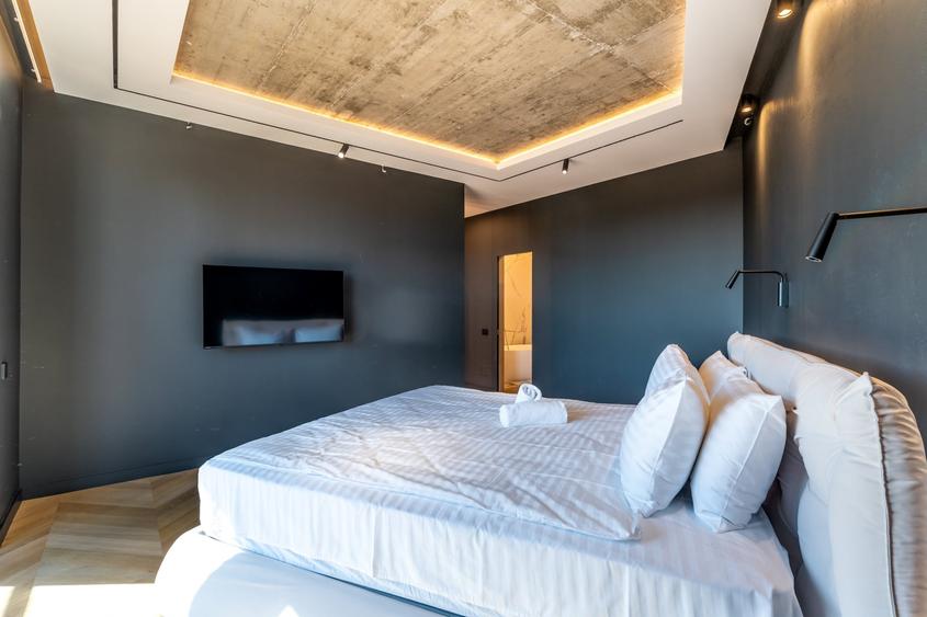 Apartament cu 4 camere semidecomandat, mobilat în Central