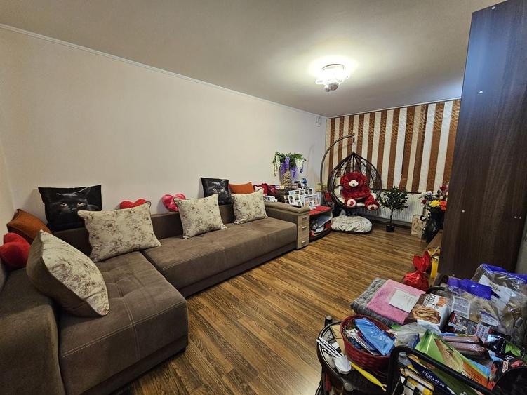 Apartament cu 3 camere decomandat, mobilat în Fizicienilor