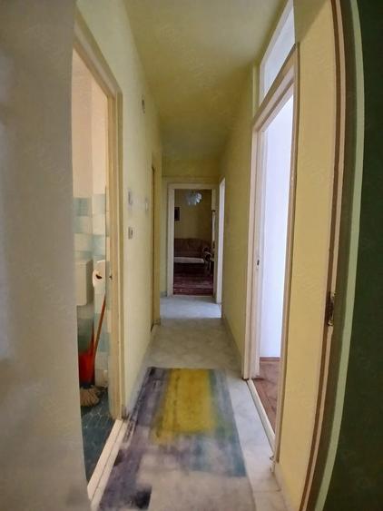 Apartament cu 3 camere decomandat în Anda