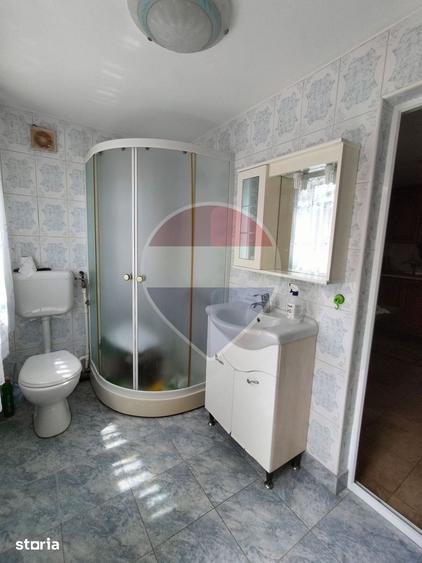 Casă cu 5 camere cu Teren 550 Mp în Tărtășești