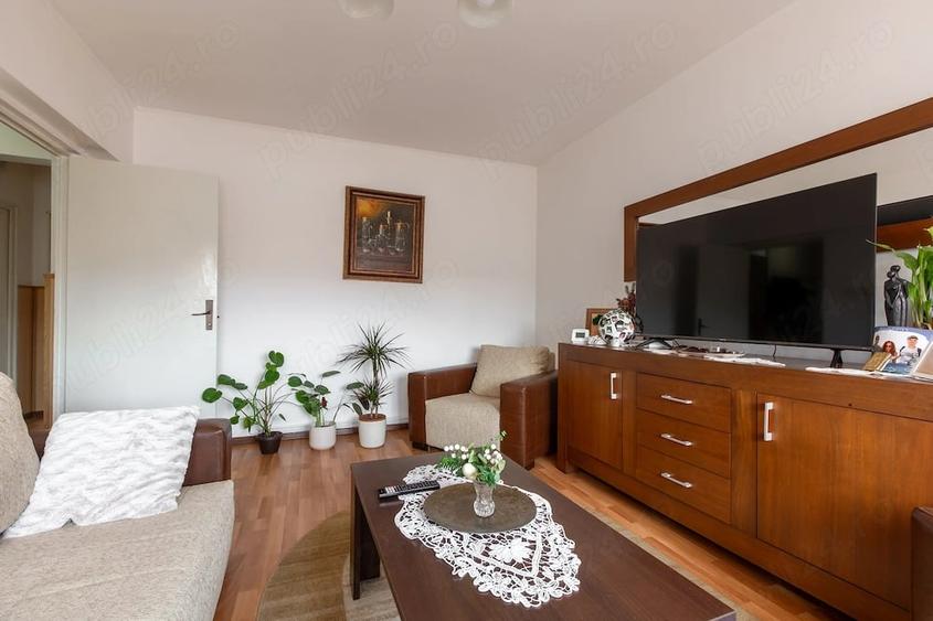 Apartament cu 4 camere decomandat în Vitrometan