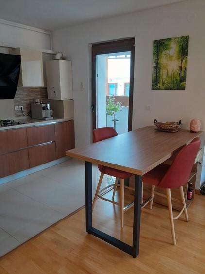 Apartament cu 3 camere decomandat, mobilat în Calea Călărașilor