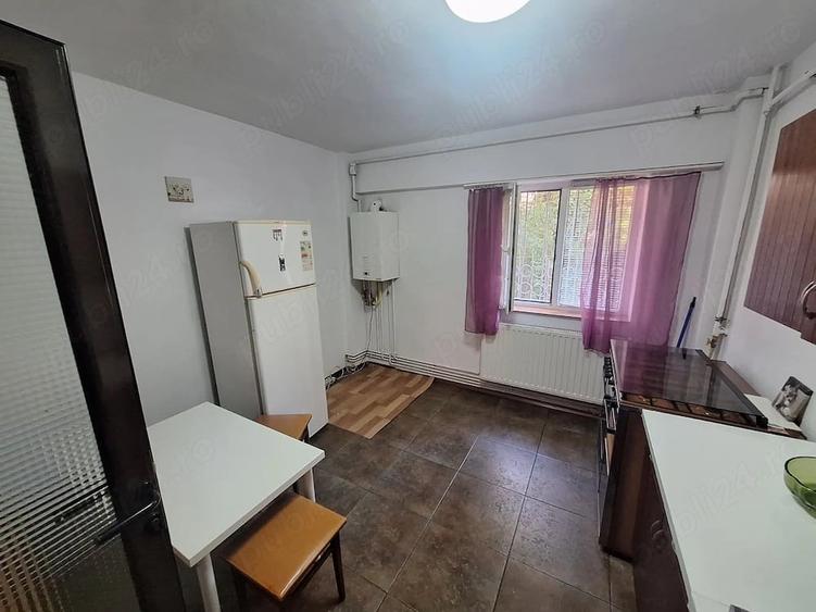 Apartament cu 3 camere decomandat în Aradului