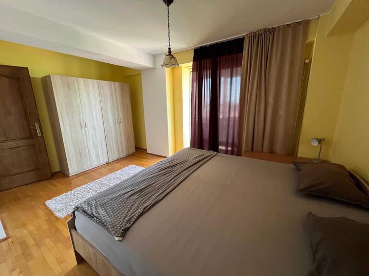 Inchiriez apartament ultracentral, cu 3 camere, decomandat, utilat - 4