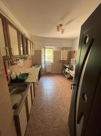 Apartament cu 3 camere decomandat în Nicolina