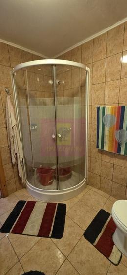 Casă individuală cu 4 camere cu Canalizare în Est