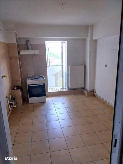 Apartament cu 3 camere în Tineretului