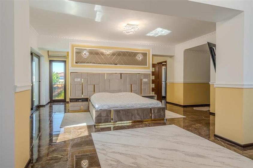 Casă individuală cu 9 camere cu Piscina în Central