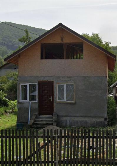 Casă cu 4 camere în Vărbila