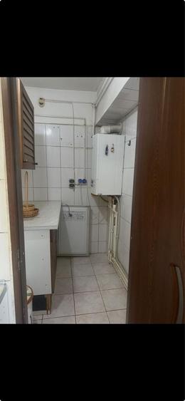 Apartament cu 3 camere decomandat, mobilat în Nicolina
