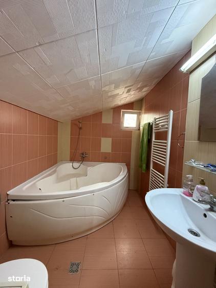Casă cu 6 camere cu Teren 606 Mp în Central