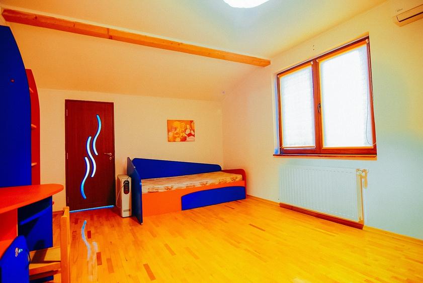 Casă cu 5 camere cu Teren 500 Mp în Unirea
