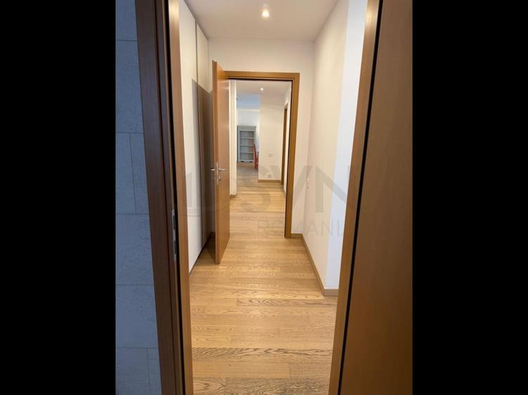 Apartament cu 4 camere decomandat în Aviatorilor