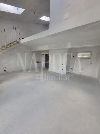 Penthouse cu 2 camere decomandat în Central