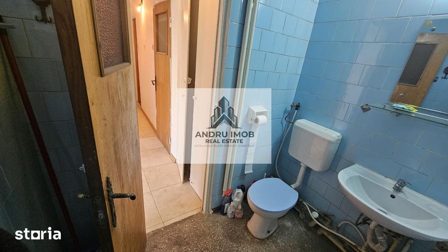 Apartament cu 3 camere decomandat în Vitan