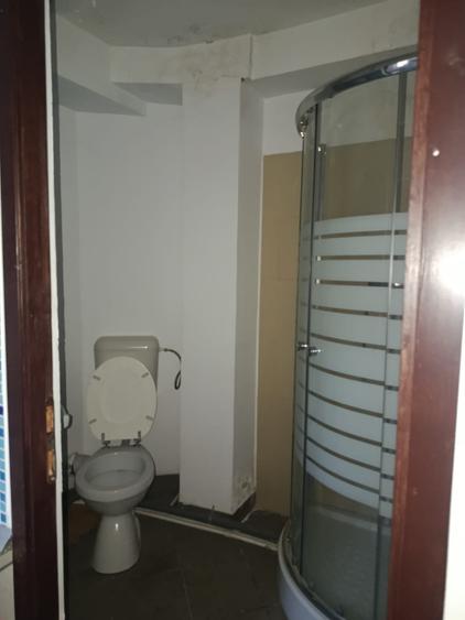 Casă cu 11 camere cu Canalizare în P-ța Victoriei