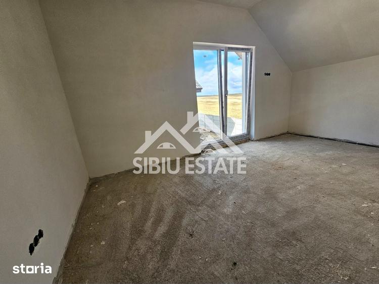 Casă cu 4 camere cu Teren 440 Mp în Central