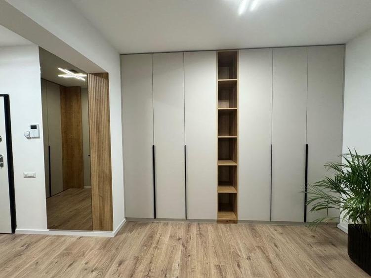Apartament cu 3 camere semidecomandat, mobilat în Pipera