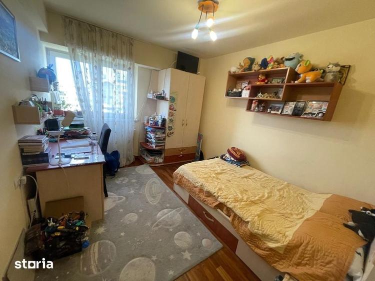 Apartament cu 4 camere decomandat în Central