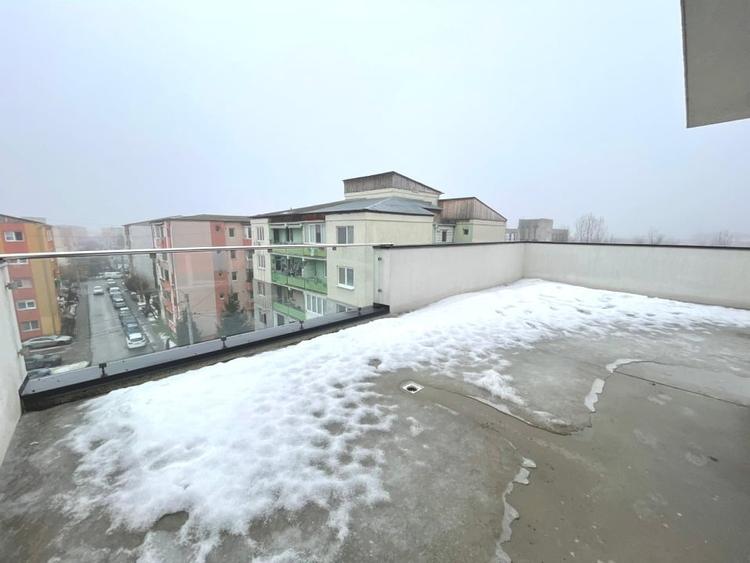 Penthouse cu 5 camere decomandat în Kogălniceanu