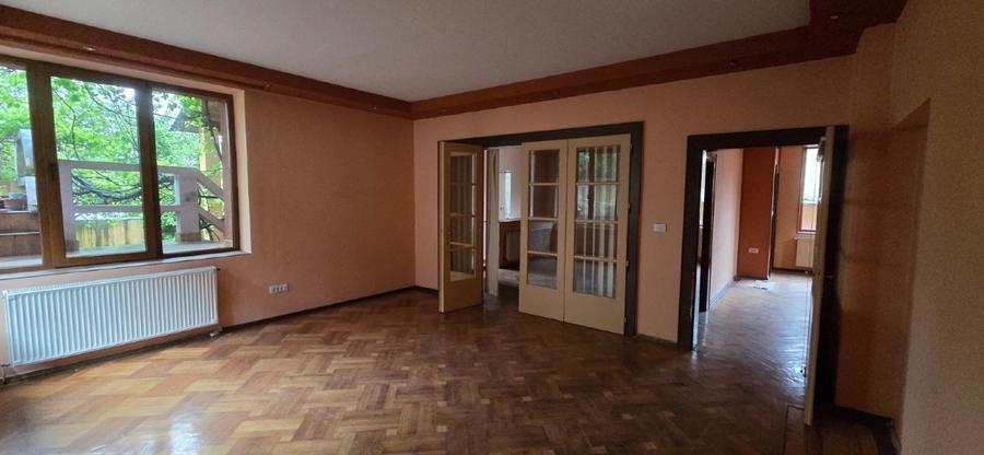 Casă individuală cu 5 camere cu Canalizare în Centrul Civic