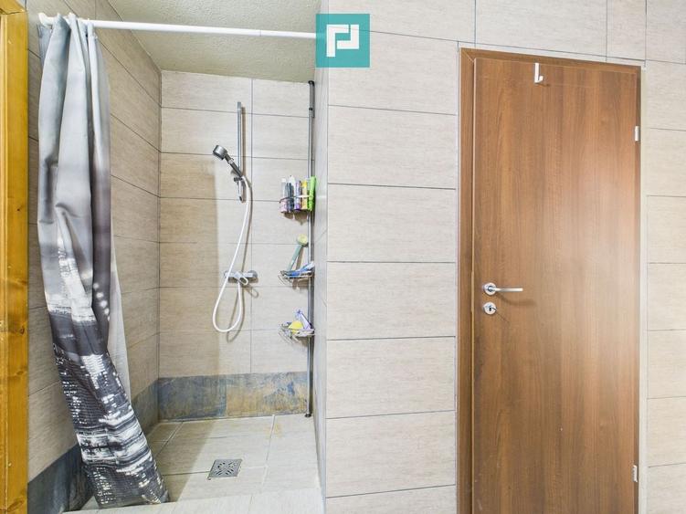 Casă individuală cu 5 camere cu Canalizare în Giroc