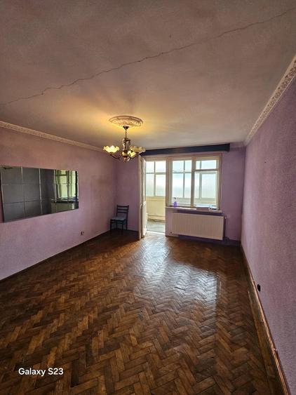 Apartament cu 3 camere decomandat în Exterior Vest