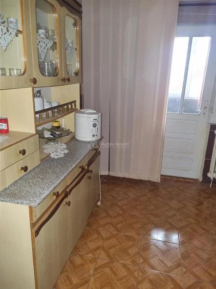 Apartament cu 3 camere decomandat în Libertății