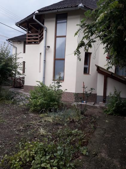 Casă individuală cu 5 camere cu Teren 283 Mp în Central