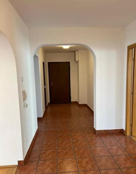 Apartament cu 3 camere, mobilat în Plevnei