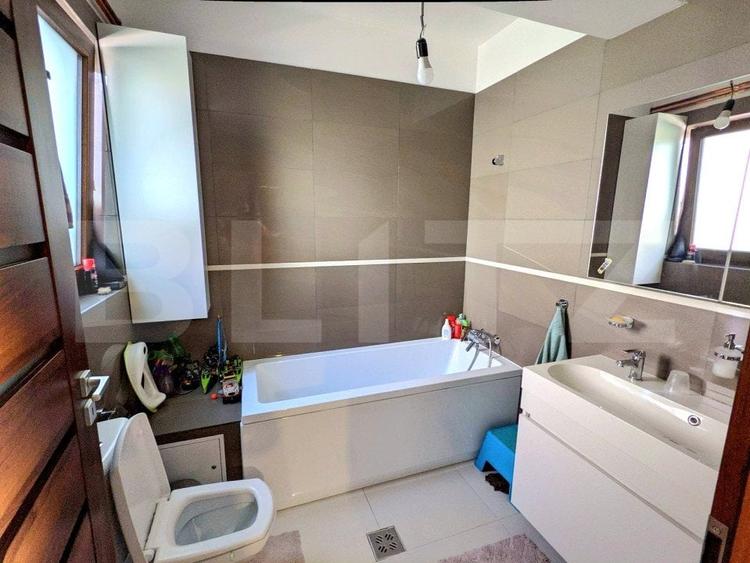 Casă individuală cu 4 camere cu Canalizare în Florești