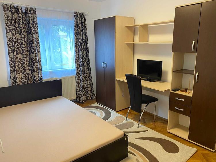 Apartament cu 3 camere decomandat în Soarelui