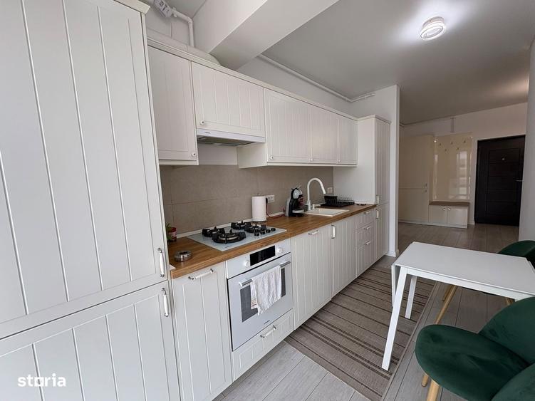 Apartament cu 3 camere semidecomandat în Vest