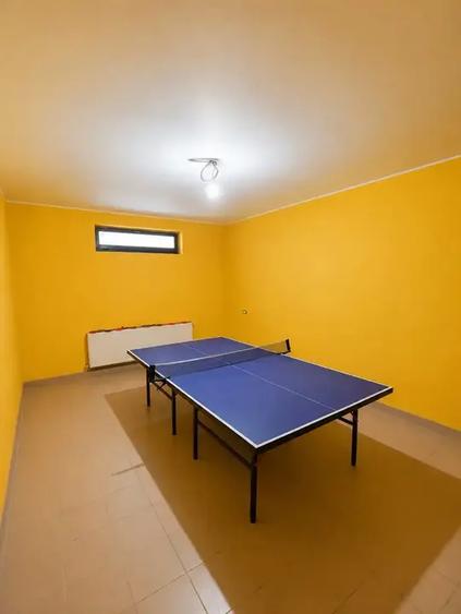 Casă individuală cu 12 camere cu Canalizare în Fundeni