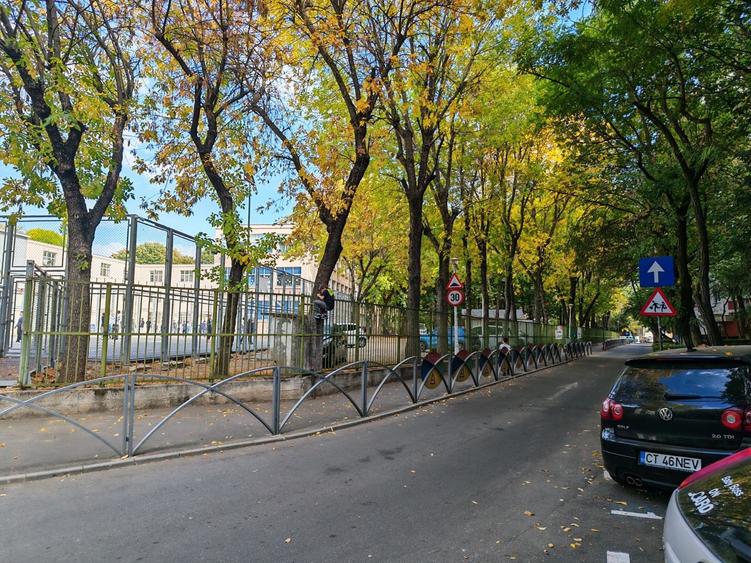 Apartament cu 3 camere decomandat în Brâncoveanu