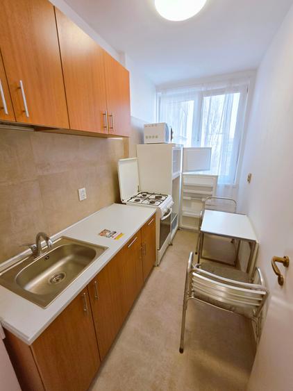 Apartament cu 2 camere semidecomandat, mobilat în Universitate