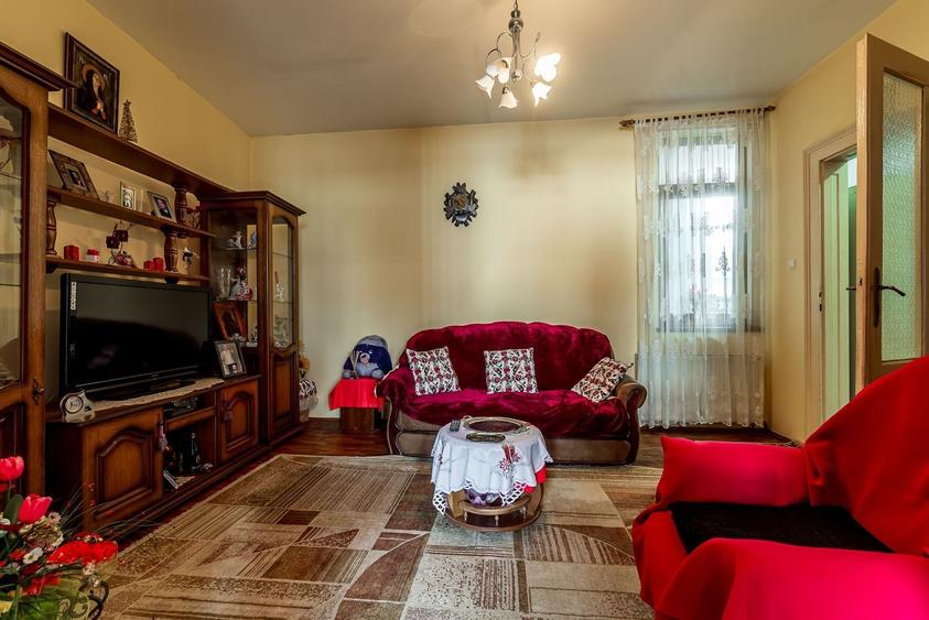 Apartament cu 3 camere semidecomandat, mobilat în Central