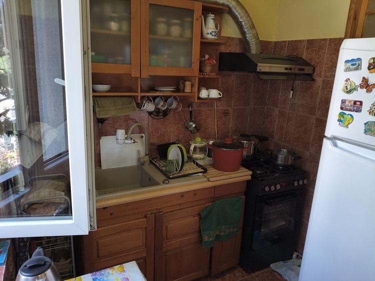 Apartament cu 3 camere semidecomandat, mobilat în Central