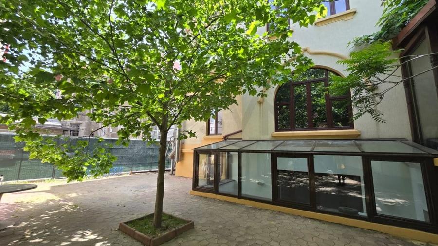 Casă cu 5 camere cu Teren 368 Mp în Armeneasca