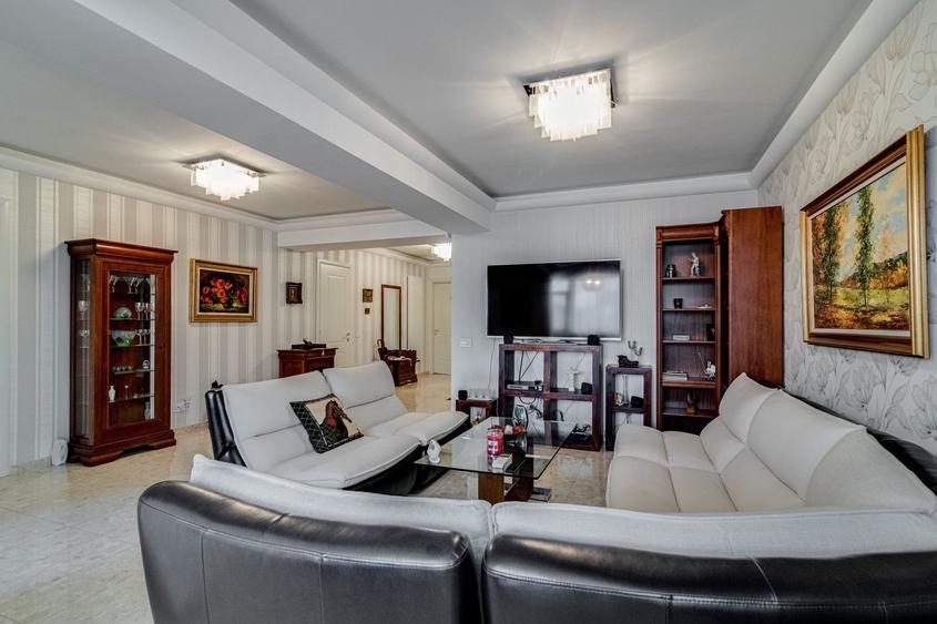 Apartament cu 7 camere decomandat, mobilat în Bucureștii Noi