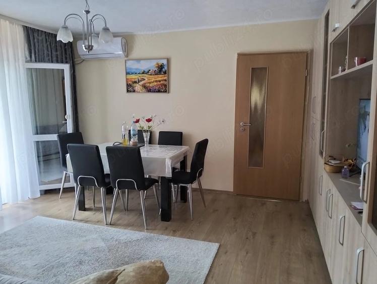 Apartament cu 3 camere semidecomandat în Dâmbovița