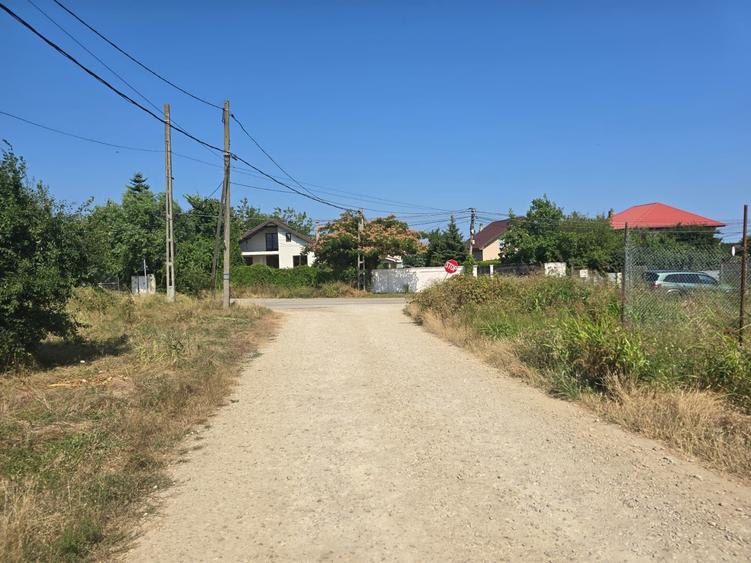 Teren Construcții intravilan de 770 mp, în Lazu
