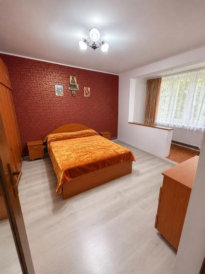 Apartament cu 3 camere decomandat în Runcu