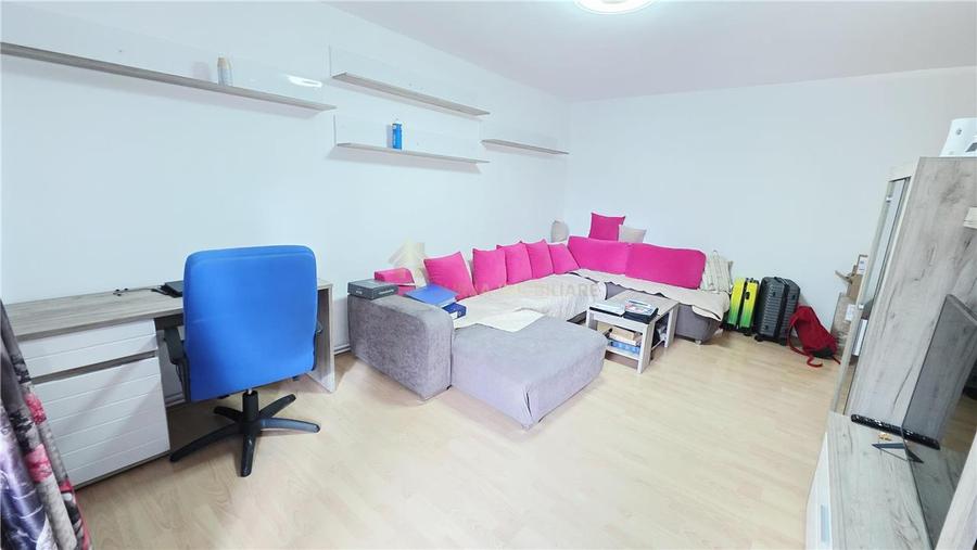 Apartament cu 4 camere decomandat, mobilat în Plopilor