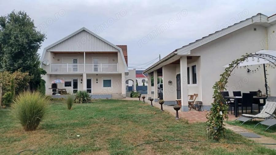 Casă cu 3 camere cu Teren 2000 Mp în Careiului